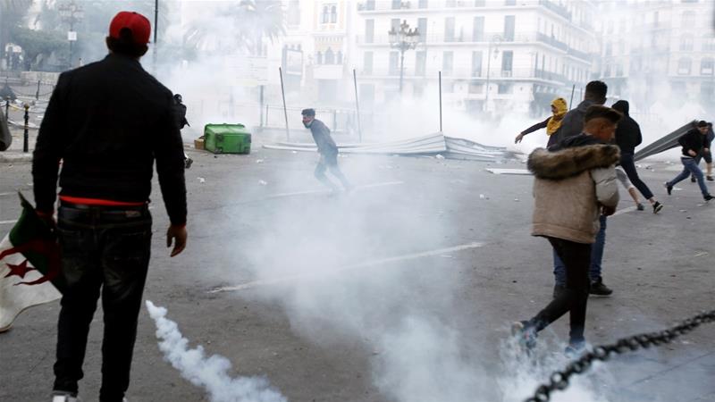 Police use tear gas, arrest scores of protesters in Algeria