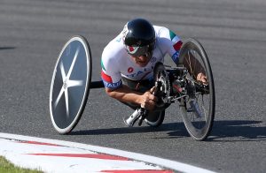 Alex Zanardi completes Ironman