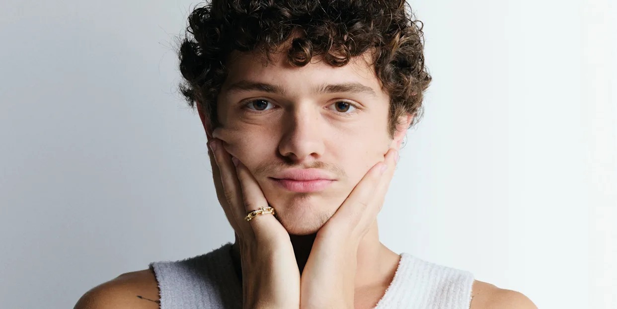 Hamnet' Star Noah Jupe Is About To Be Very Famous. He Just Doesn't Know It. - Yahoo Style Canada
