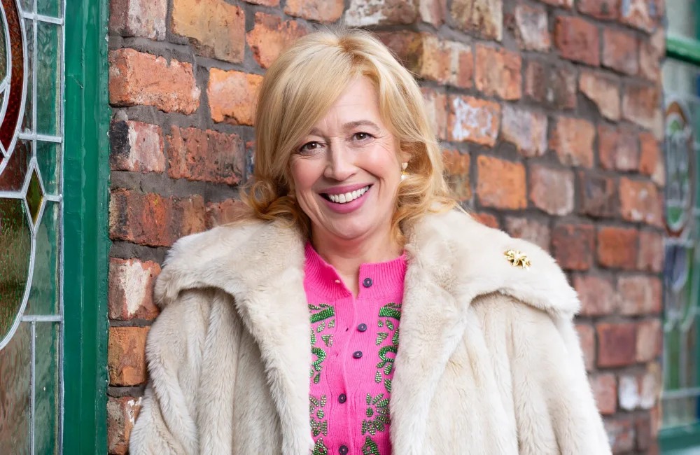 Katy Cavanagh returns to Coronation Street as Julie Carp - Yahoo Movies UK