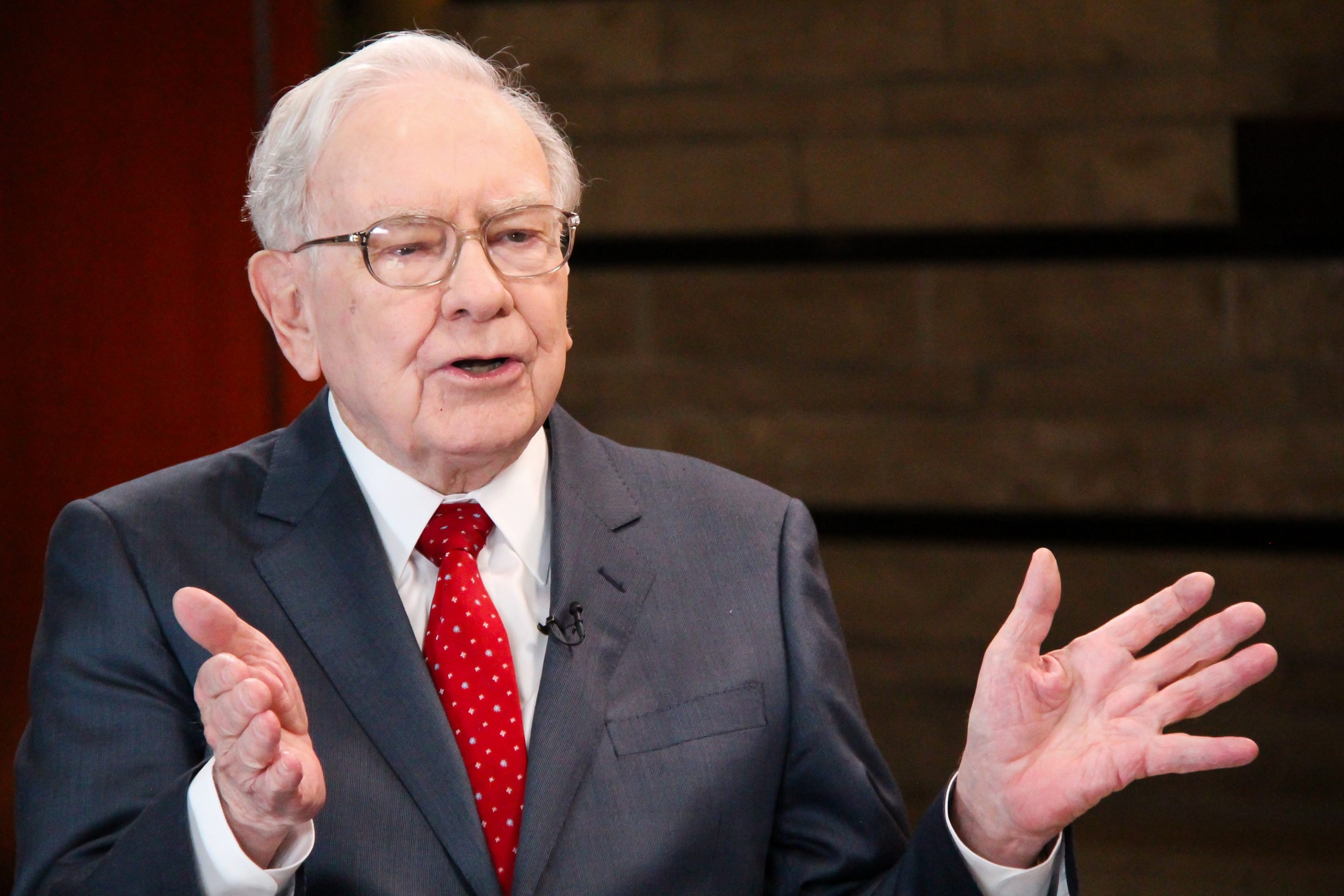 Warren Buffett says 'accumulating great amounts of money' doesn't achieve  greatness | Fortune