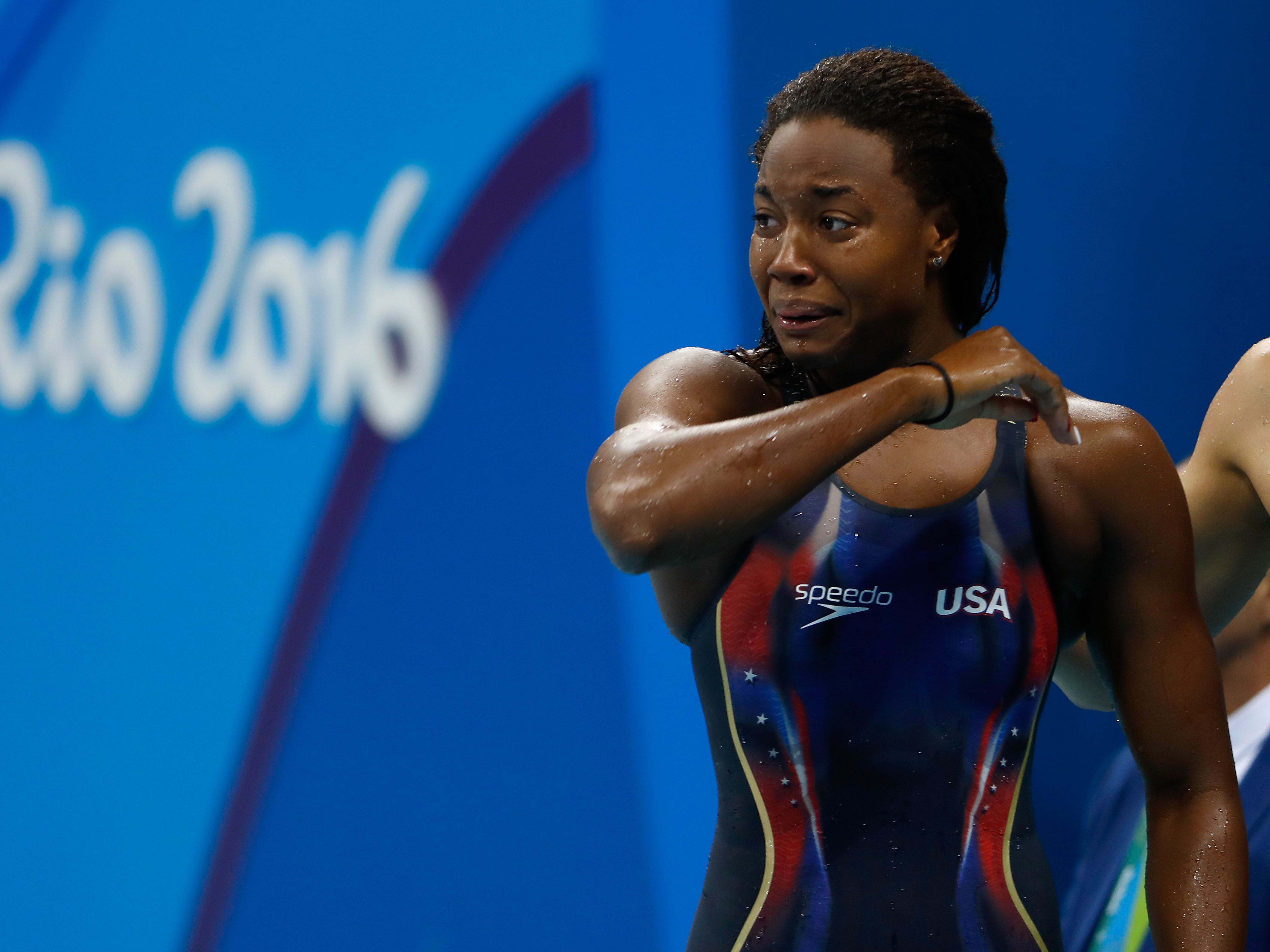 Simone Manuel Is the First Black Woman to Win an Individual Swimming Medal  at the Olympics | Teen Vogue